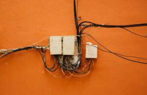 Apprendre à détecter les fils électriques dans un mur detecter fils electrique mur