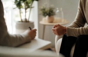Pourquoi consulter tôt un addictologue à Paris change vraiment tout