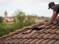 Tuiles déplacées par le vent à Montauban, un couvreur intervient vite